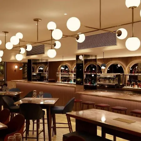 Adina Aparthotel 4*