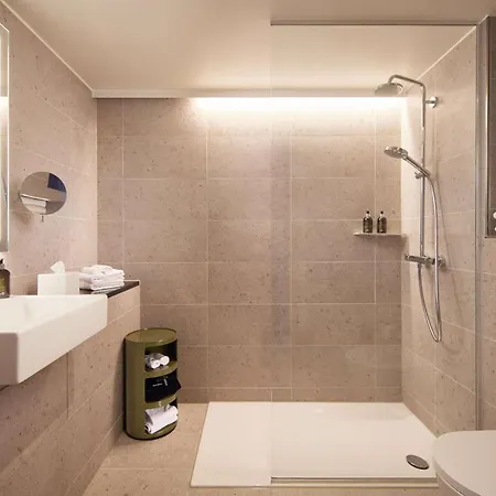 Adina Aparthotel 4*