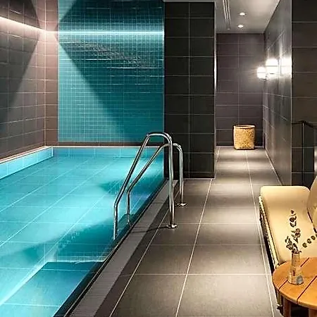 Adina Aparthotel 4*