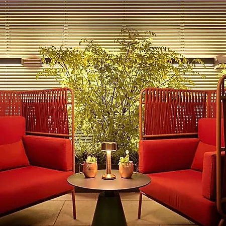 Adina Aparthotel 4*